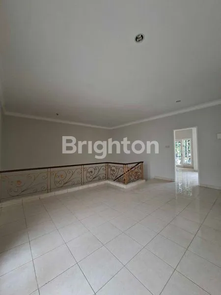 image DIJUAL RUMAH 2 LANTAI STRATEGIS, SIAP HUNI DI KOTA WISATA CIBUBUR. (5)