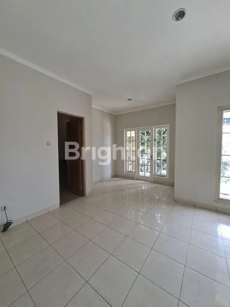 image DIJUAL RUMAH 2 LANTAI STRATEGIS, SIAP HUNI DI KOTA WISATA CIBUBUR. (4)