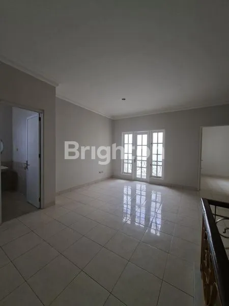 image DIJUAL RUMAH 2 LANTAI STRATEGIS, SIAP HUNI DI KOTA WISATA CIBUBUR. (3)