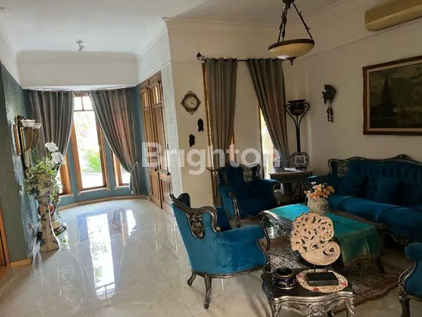 image RUMAH MEWAH DEPAN TAMAN METRO PONDOK INDAH – LT 583 LB 800 – LIFT – PRIVATE POOL – SHM (2)