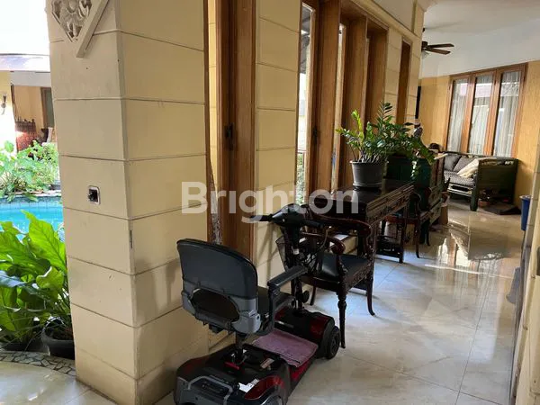 image RUMAH MEWAH DEPAN TAMAN METRO PONDOK INDAH – LT 583 LB 800 – LIFT – PRIVATE POOL – SHM (5)