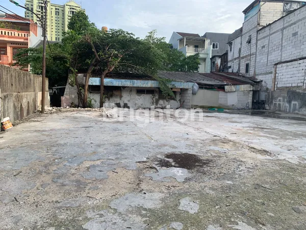image DIJUAL CEPAT TANAH TERMASUK RUMAH TUA AKSES DEKAT TOL ANCOL | LOKASI STRATEGIS (2)