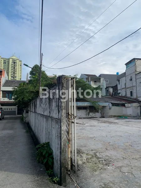 image DIJUAL CEPAT TANAH TERMASUK RUMAH TUA AKSES DEKAT TOL ANCOL | LOKASI STRATEGIS (3)