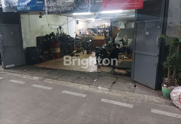 image RUMAH 2 LANTAI STRATEGIS DI KARTINI, JAKARTA PUSAT (7)