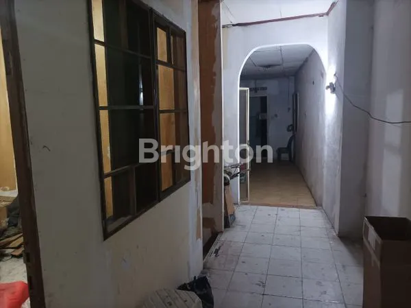 image RUMAH 2 LANTAI STRATEGIS DI KARTINI, JAKARTA PUSAT (4)