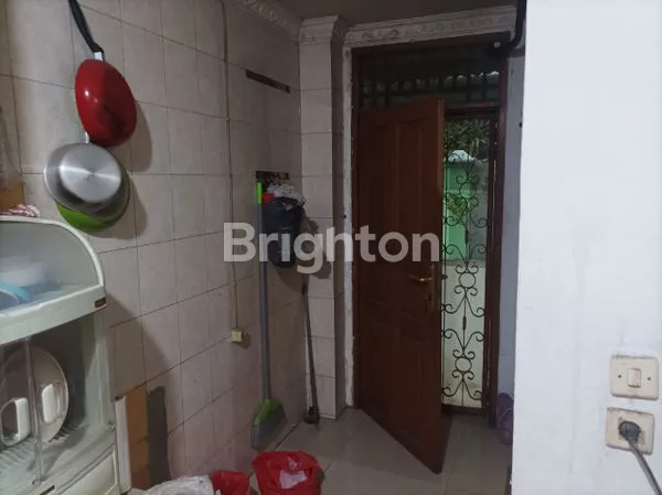 image RUMAH 2 LANTAI STRATEGIS DI KARTINI, JAKARTA PUSAT (3)