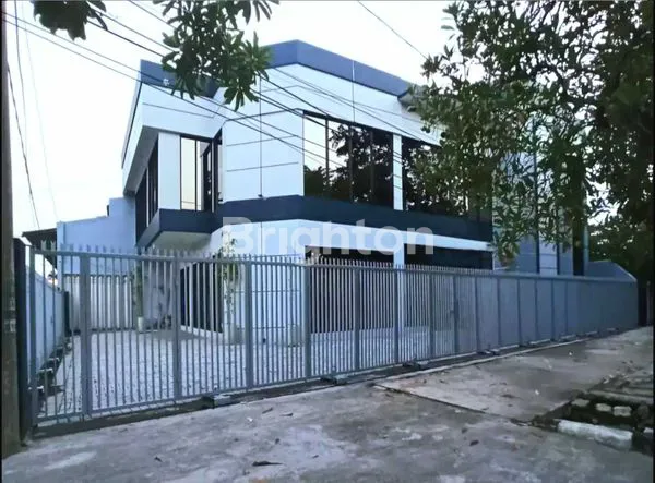 image GEDUNG 3LT 400M² SURABAYA TIMUR, LOKASI STRATEGIS NOL JALAN RAYA (1)