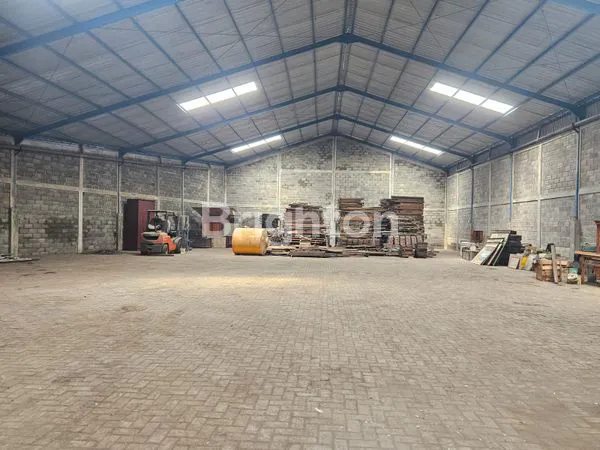 image DISEWAKAN GUDANG LUAS 902M², LOKASI STRATEGIS DEKAT KALIANAK! (3)