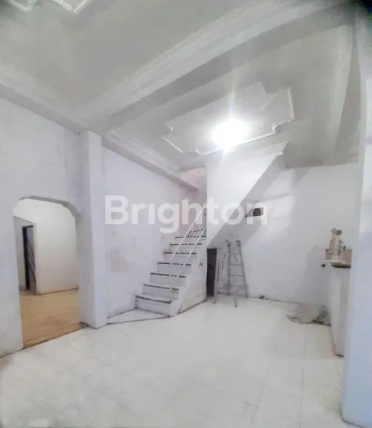 image RUMAH MEWAH 2 LANTAI DI CANGAKAN, LT 248M² (4)