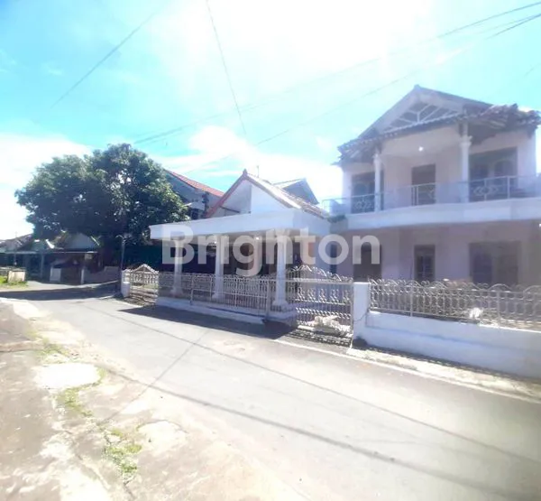 image RUMAH MEWAH 2 LANTAI DI CANGAKAN, LT 248M² (1)