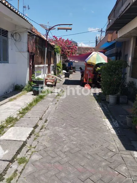 image RUMAH DEKAT PUSAT KOTA SURABAYA (2)