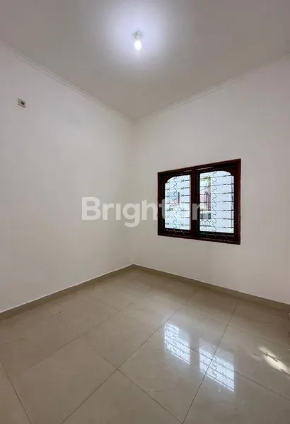 image RUMAH MEWAH 4KT DI BARUK SURABAYA, LT 300M² (6)