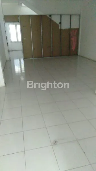 image RUKO 3 LANTAI TERAWAT SIAP HUNI, LEBAR 5, STRATEGIS NOL JALAN RAYA KAPAS KRAMPUNG, DEKAT KAZA MALL, TAMBAKSARI, SURABAYA TIMUR (2)