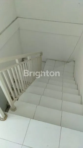 image RUKO 3 LANTAI TERAWAT SIAP HUNI, LEBAR 5, STRATEGIS NOL JALAN RAYA KAPAS KRAMPUNG, DEKAT KAZA MALL, TAMBAKSARI, SURABAYA TIMUR (4)