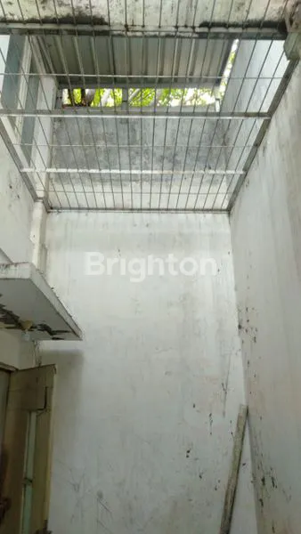 image RUKO 3 LANTAI TERAWAT SIAP HUNI, LEBAR 5, STRATEGIS NOL JALAN RAYA KAPAS KRAMPUNG, DEKAT KAZA MALL, TAMBAKSARI, SURABAYA TIMUR (8)