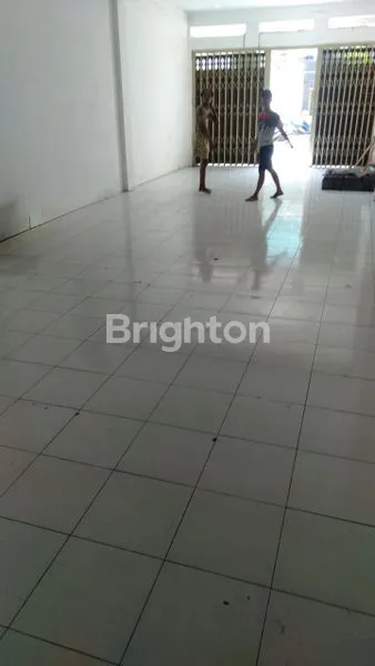 image RUKO 3 LANTAI TERAWAT SIAP HUNI, LEBAR 5, STRATEGIS NOL JALAN RAYA KAPAS KRAMPUNG, DEKAT KAZA MALL, TAMBAKSARI, SURABAYA TIMUR (1)