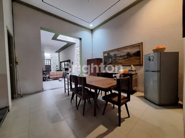 image RUMAH JALAN DR WAHIDIN AREA KOMERSIAL PUSAT KOTA SURABAYA DEKAT DR SOETOMO COCOK UNTUK USAHA / KANTOR (2)