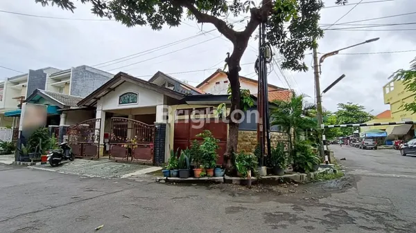 image RUMAH HOOK RUNGKUT ASRI SIAP HUNI DEKAT MERR (2)