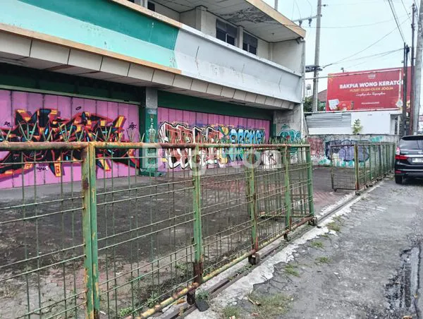 image RUKO PREMIUM DI JL. HOSCOKROMINOTO, LT 1700M² (8)