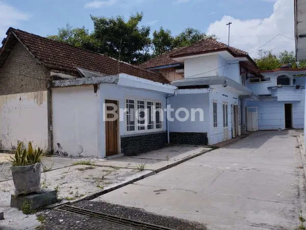 image HOTEL LEGENDARIS  DEKAT ALUN ALUN KOTA BATU (3)