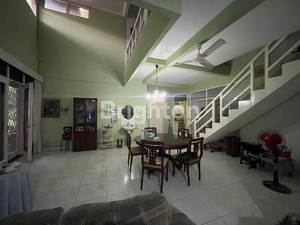 image RUMAH TERAWAT 2 LANTAI DI JATIWARINGIN ASRI BEKASI (2)