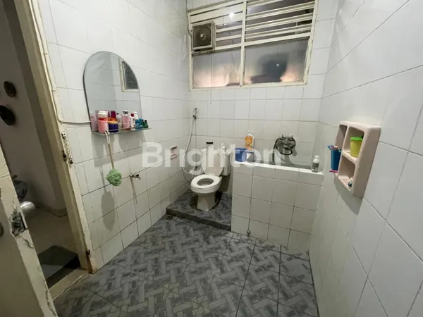 image RUMAH TERAWAT 2 LANTAI DI JATIWARINGIN ASRI BEKASI (6)