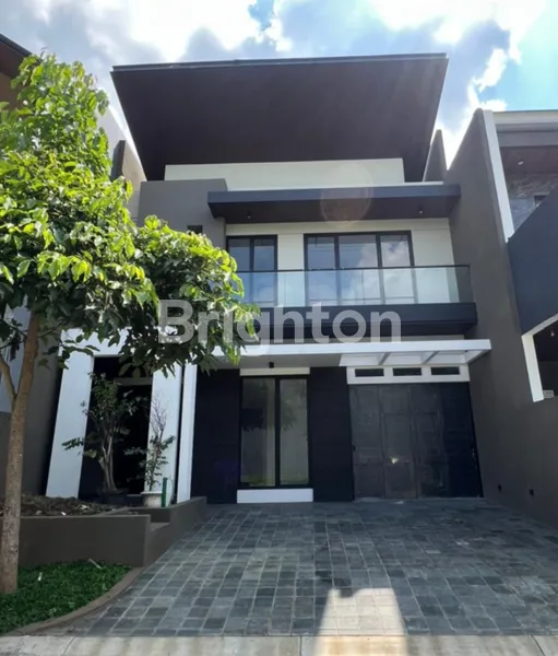 image  RUMAH 2 LANTAI DI WOODLAND CITRALAND SURABAYA (1)