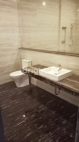 image  RUMAH 2 LANTAI DI WOODLAND CITRALAND SURABAYA (4)