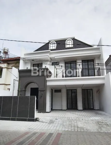 image HUNIAN MEWAH AMERICAN CLASSIC 2 LANTAI BARU GRESS SIAP HUNI DHARMAHUSADA MAS\N\N (1)