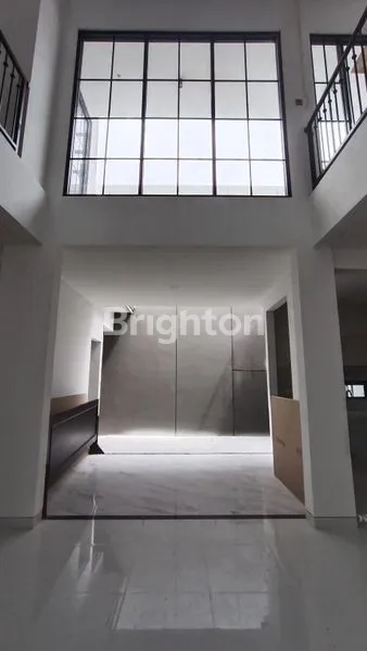 image HUNIAN MEWAH AMERICAN CLASSIC 2 LANTAI BARU GRESS SIAP HUNI DHARMAHUSADA MAS\N\N (5)