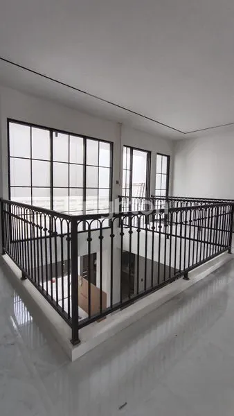 image HUNIAN MEWAH AMERICAN CLASSIC 2 LANTAI BARU GRESS SIAP HUNI DHARMAHUSADA MAS\N\N (8)