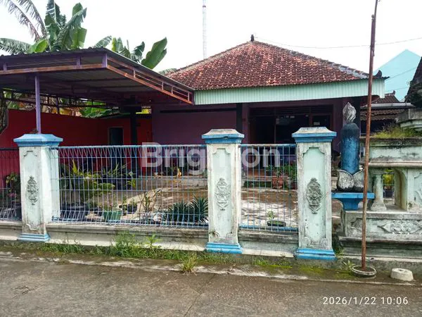image DI JUAL RUMAH ASRI DAN LUAS DI COLOMADU  (1)