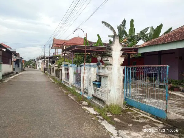 image DI JUAL RUMAH ASRI DAN LUAS DI COLOMADU  (2)