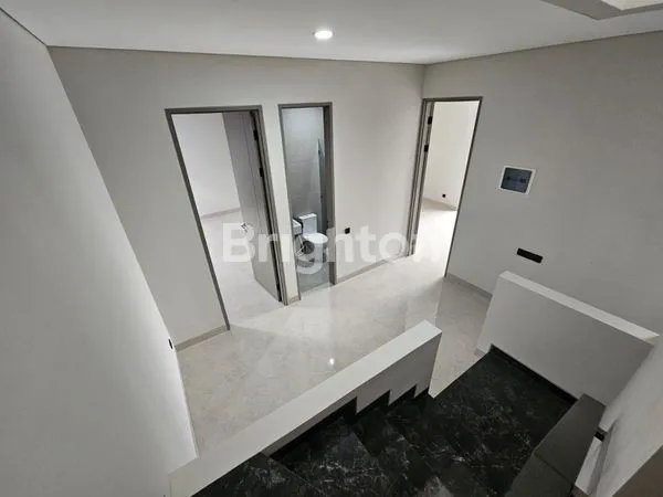 image RUMAH MEWAH 2 LT DI CITRALAND, VIEW DANAU & ROOFTOP (5)