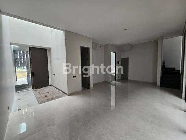 image RUMAH MEWAH 2 LT DI CITRALAND, VIEW DANAU & ROOFTOP (3)