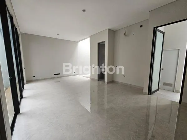 image RUMAH MEWAH 2 LT DI CITRALAND, VIEW DANAU & ROOFTOP (6)