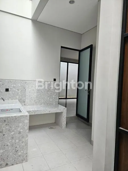 image RUMAH MEWAH 2 LT DI CITRALAND, VIEW DANAU & ROOFTOP (4)