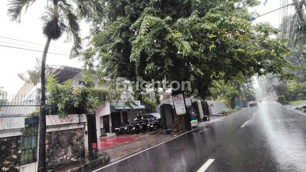 image RUMAH STRATEGIS  TOMANG 2 LANTAI COCOK UNTUK HUNIAN DAN USAHA (1)
