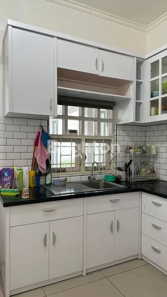 image RUMAH MEWAH 2 LANTAI LUAS TERAWAT KAWASAN PERUMAHAN YANG NYAMAN (5)