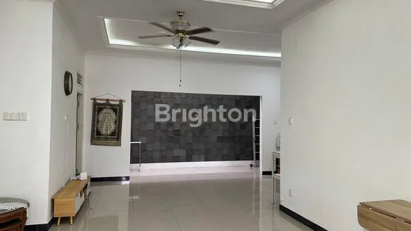 image RUMAH MEWAH 2 LANTAI LUAS TERAWAT KAWASAN PERUMAHAN YANG NYAMAN (6)