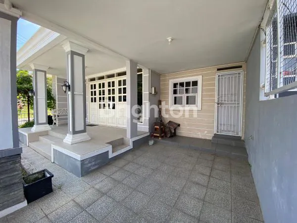 image RUMAH MEWAH 2 LANTAI LUAS TERAWAT KAWASAN PERUMAHAN YANG NYAMAN (2)