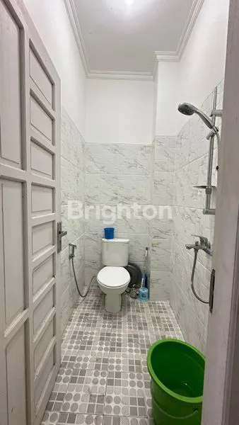 image RUMAH MEWAH 2 LANTAI LUAS TERAWAT KAWASAN PERUMAHAN YANG NYAMAN (8)