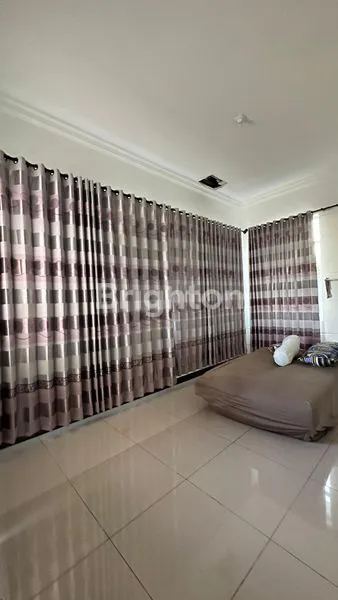 image RUMAH MEWAH 2 LANTAI LUAS TERAWAT KAWASAN PERUMAHAN YANG NYAMAN (4)