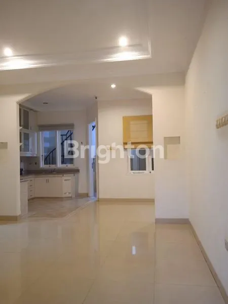 image RUMAH 2 LANTAI DI LIPPO KARAWACI, DEKAT SPH & UPH (2)
