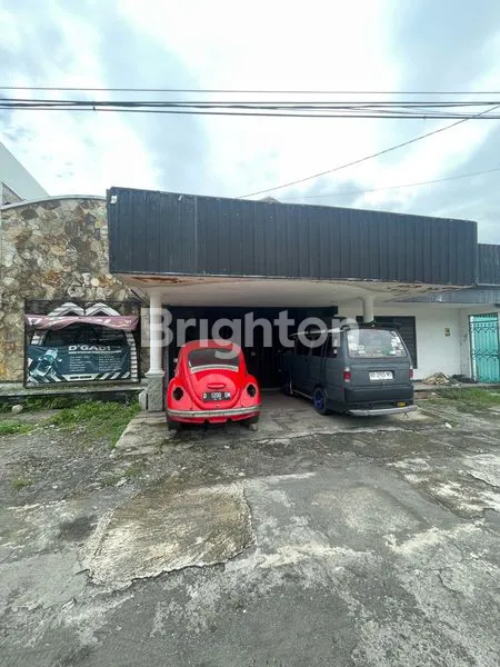 image BANGUNAN EKS BENGKEL MOBIL DI TENGAH KOTA SOLO (2)