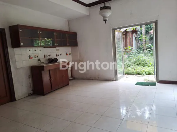 image RUMAH TUA STRATEGIS DI JALAN BONANG, MENTENG (8)