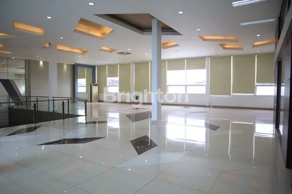 image DISEWAKAN KANTOR LUXURY MEWAH LENGAP DI PINGGIR JALAN RAYA KOTA BANDUNG (4)