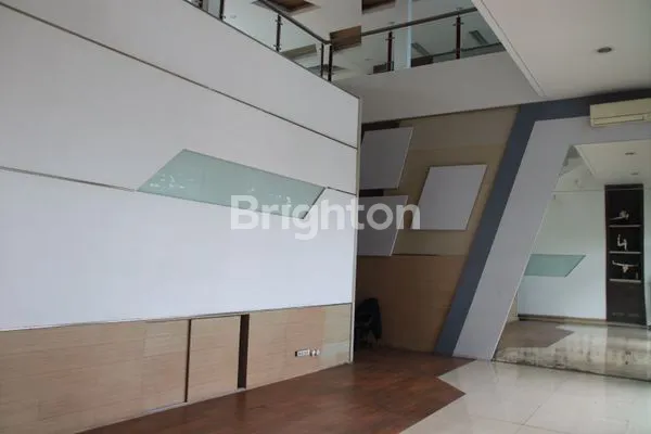 image DISEWAKAN KANTOR LUXURY MEWAH LENGAP DI PINGGIR JALAN RAYA KOTA BANDUNG (7)