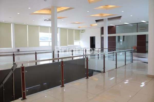 image DISEWAKAN KANTOR LUXURY MEWAH LENGAP DI PINGGIR JALAN RAYA KOTA BANDUNG (6)