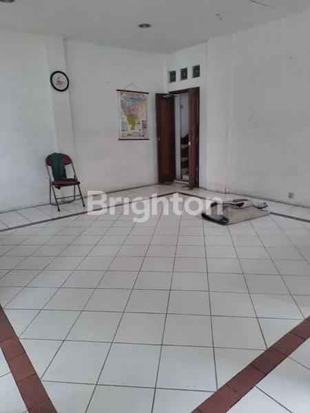 image RUMAH TUA SHM LT 800M² DI JL .BONANG MENTENG (5)